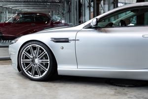 ASTON MARTIN DB9