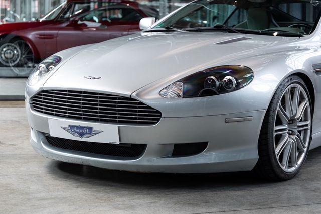 ASTON MARTIN DB9