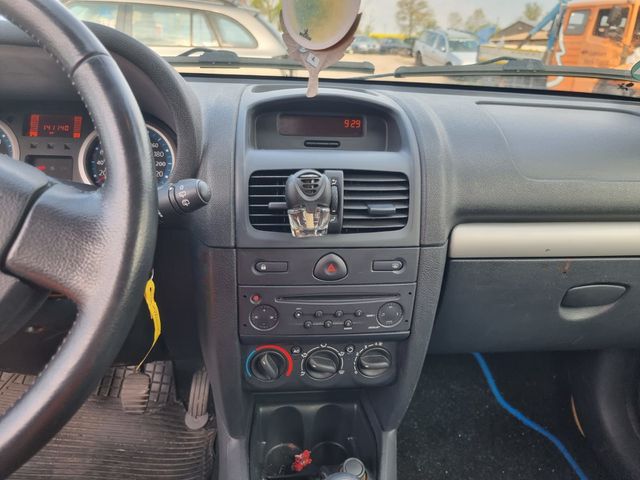 RENAULT Clio III Authentique