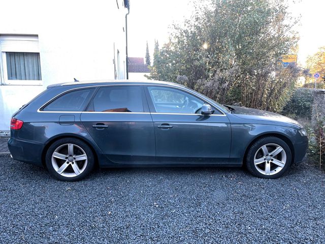 AUDI A4 Avant Ambiente/ALCANTARA/XENON/AUTOMATIC/NAVI