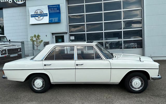 MERCEDES-BENZ 220 D - Schiebedach, Automatik, Servo,sehr gepfl.