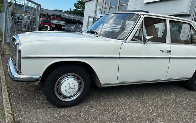 MERCEDES-BENZ 220 D - Schiebedach, Automatik, Servo,sehr gepfl.