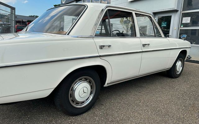 MERCEDES-BENZ 220 D - Schiebedach, Automatik, Servo,sehr gepfl.