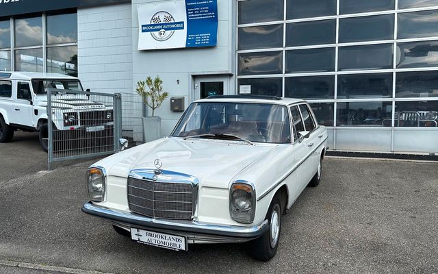 MERCEDES-BENZ 220 D - Schiebedach, Automatik, Servo,sehr gepfl.