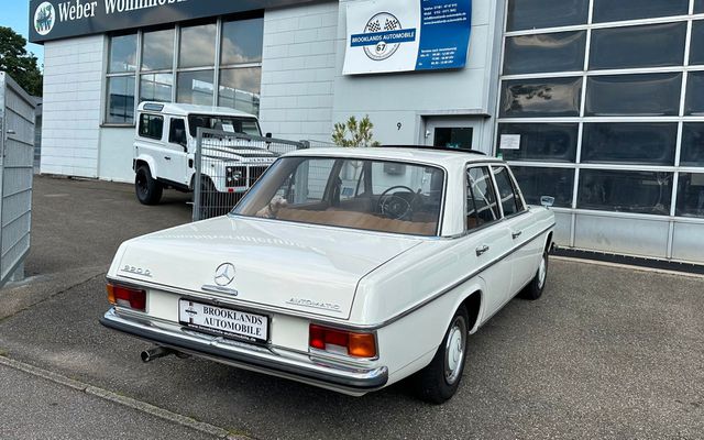 MERCEDES-BENZ 220 D - Schiebedach, Automatik, Servo,sehr gepfl.