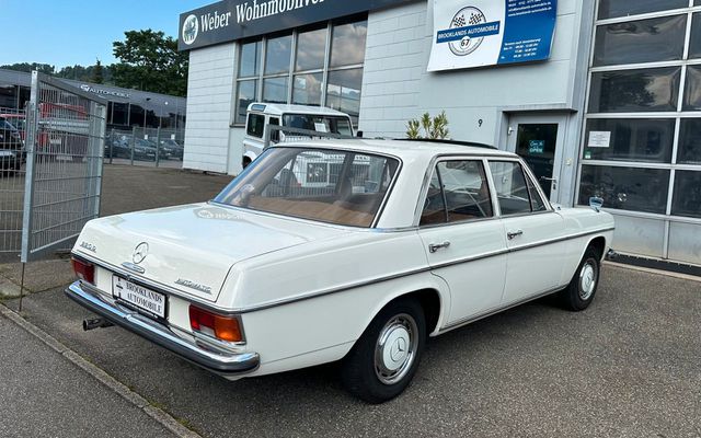 MERCEDES-BENZ 220 D - Schiebedach, Automatik, Servo,sehr gepfl.