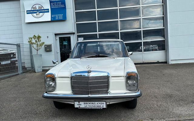 MERCEDES-BENZ 220 D - Schiebedach, Automatik, Servo,sehr gepfl.