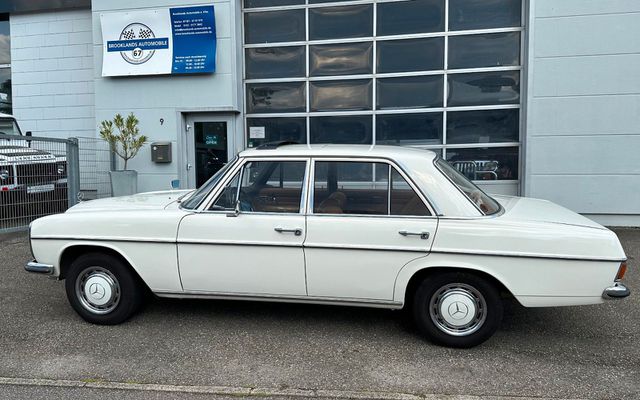 MERCEDES-BENZ 220 D - Schiebedach, Automatik, Servo,sehr gepfl.