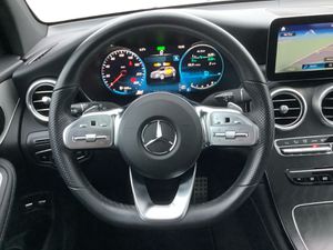 MERCEDES-BENZ GLC 200 4Matic AHK Distronic Plus LED Pano Kamera