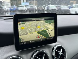 MERCEDES-BENZ GLA 200 DCT Urban Pano AHK Navi LED e.Hk Pano