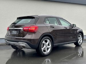 MERCEDES-BENZ GLA 200 DCT Urban Pano AHK Navi LED e.Hk Pano