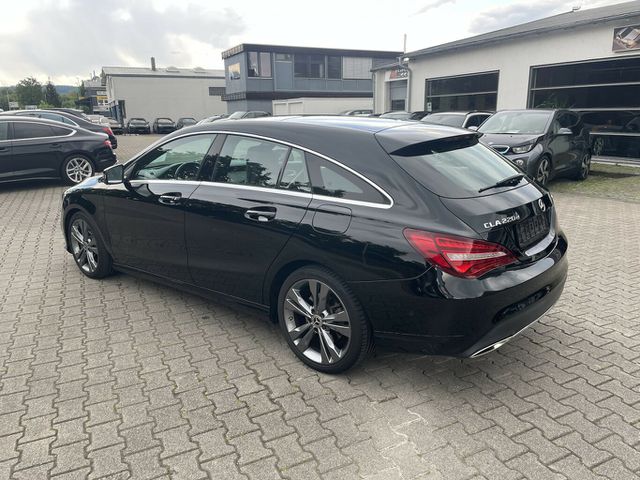 MERCEDES-BENZ CLA 220 Shooting Brake