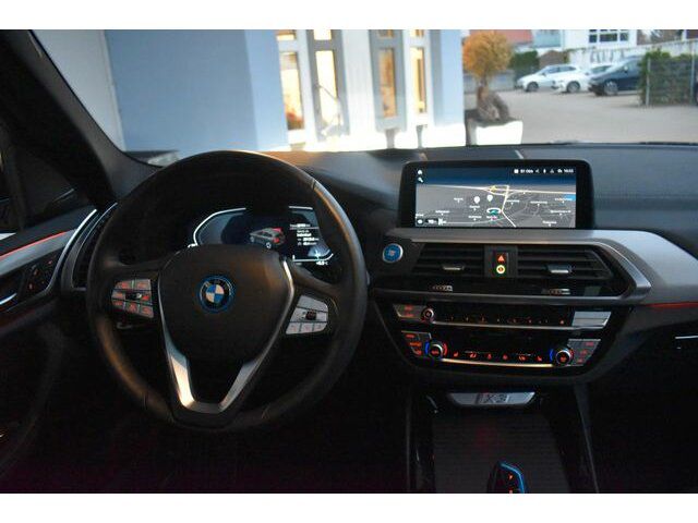 BMW iX3 Impressive Pano Abstandstempomat HUD Leder