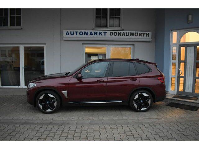 BMW iX3 Impressive Pano Abstandstempomat HUD Leder