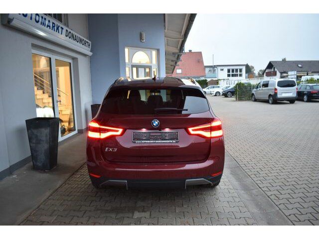 BMW iX3 Impressive Pano Abstandstempomat HUD Leder