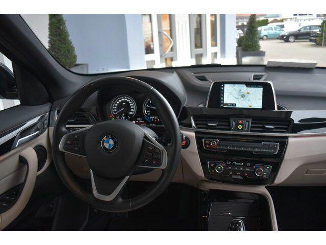 BMW X1 sDrive20i Aut. xLine Navi PanoDach AHK Leder