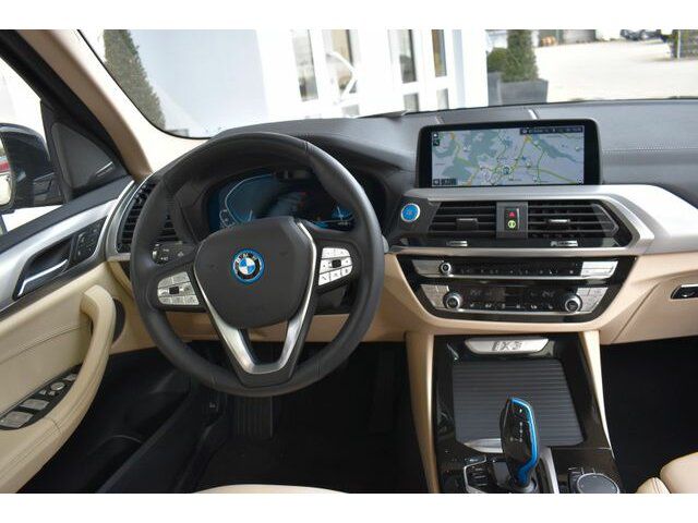 BMW iX3 Impressive Pano Abstandstempomat Sportfahrw