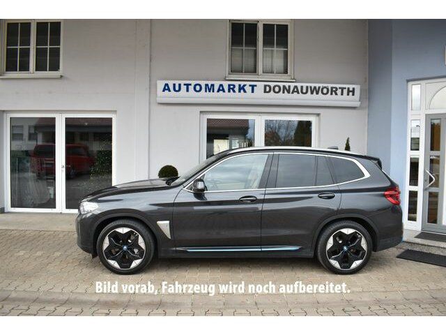 BMW iX3 Impressive Pano Abstandstempomat Sportfahrw