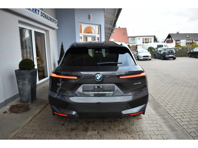 BMW iX 40 xDrive Sportpaket Loft Pano Laser AHK