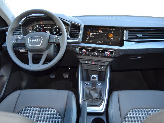 AUDI A1 30 TFSI Advanced PLUS-PAKET/LED/ACC/APS/SHZ/SMARTPHONE-INTERFACE/CLIMATRONIC