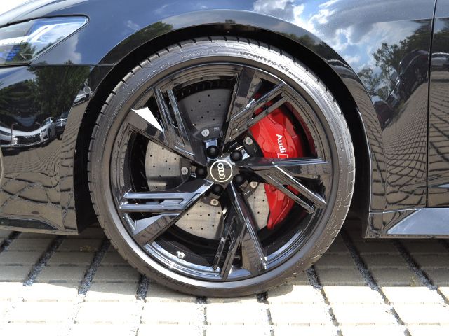 AUDI RS6 4.0 TFSI VOLL/DYNAMIK-PLUS/KERAMIK/AHK/PANORAMA/STAND-HZ/22-ZOLL+DRC/MATRIX/DESIGN