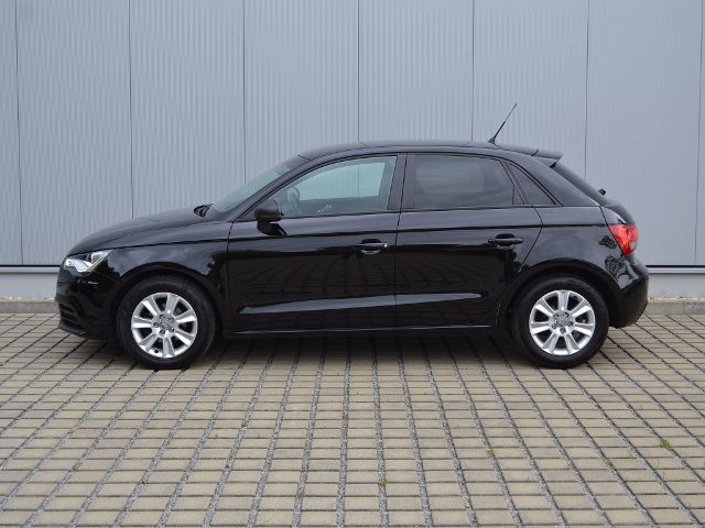 AUDI A1 1.6 TDI S-tronic Attraction XENON/APS/15-ZOLL/CHORUS/KLIMAAUTOMATIK/SHZ