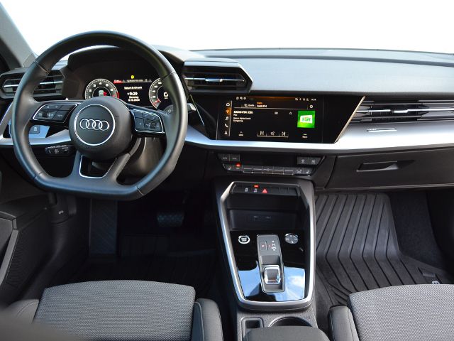 AUDI A3 35 TFSI S-tronic S line AHK/OPTIK-SCHWARZ/18-ZOLL/LED/NAVI/AVC/GRA/APS/CLIMATRONIC/SHZ