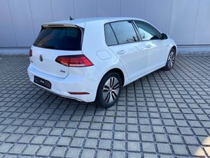 VW Golf e-Golf CL/WÄRMEPUMPE/LED/NAVI-PRO+VZE/DYNAUDIO/RFK/PDC/SHZ/E-SOUND