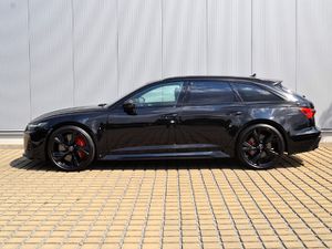 AUDI RS6 4.0 TFSI VOLL/DYNAMIK-PLUS/KERAMIK/AHK/PANORAMA/STAND-HZ/22-ZOLL+DRC/MATRIX/DESIGN