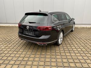 VW Passat Variant 2.0 TDI 190 PS DSG R-Line Elegance VOLL/AHK/STAND-HZ/MATRIX/NAVI-PRO/LEDER/19-ZOLL/ACC