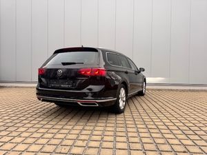 VW Passat Variant 2.0 TDI DSG Elegance AHK/MATRIX/NAVI+VZE/17-ZOLL/RFK/ACC/PDC/CLIMATRONIC/SHZ