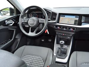 AUDI A1 30 TFSI Advanced LED/NAVI/VIRTUAL-COCKPIT/GRA/APS/SHZ/CLIMATRONIC/16-ZOLL