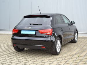 AUDI A1 1.6 TDI S-tronic Attraction XENON/APS/15-ZOLL/CHORUS/KLIMAAUTOMATIK/SHZ