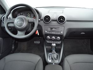 AUDI A1 1.6 TDI S-tronic Attraction XENON/APS/15-ZOLL/CHORUS/KLIMAAUTOMATIK/SHZ