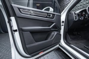 PORSCHE Cayenne Sport-Design Bose PASM Pano Carbon