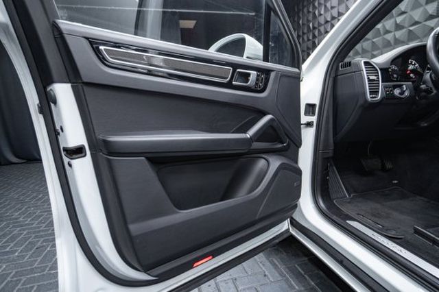 PORSCHE Cayenne Sport-Design Bose PASM Pano Carbon