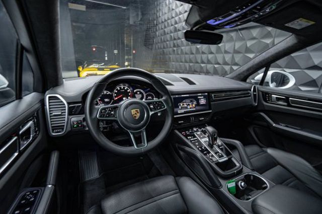 PORSCHE Cayenne Sport-Design Bose PASM Pano Carbon