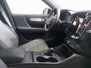 VOLVO XC40 T3 Geartronic Momentum Pro