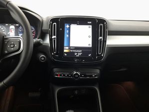 VOLVO XC40 T4 Geartronic Momentum Pro