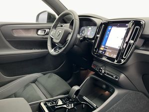 VOLVO XC40 T4 Recharge DKG Plus Dark