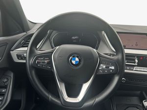 BMW 118i Hatch Advantage WLAN Tempomat Klimaaut.