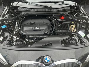 BMW 118i Hatch Advantage WLAN Tempomat Klimaaut.