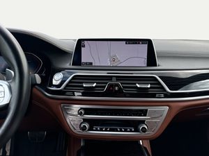 BMW 750i xDrive Limousine M Sportpaket Head-Up HiFi