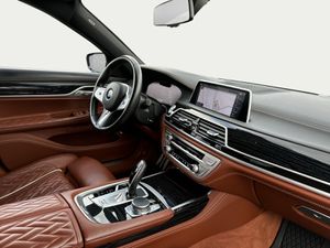 BMW 750i xDrive Limousine M Sportpaket Head-Up HiFi