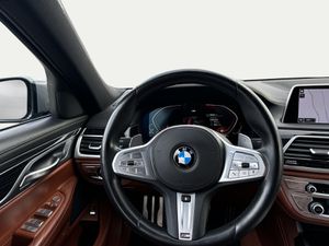 BMW 750i xDrive Limousine M Sportpaket Head-Up HiFi