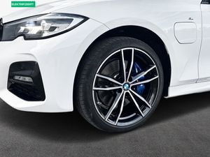 BMW 330e Touring M Sport HiFi DAB Komfortzg. PDC