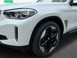 BMW iX3 Gestiksteuerung Head-Up HK HiFi DAB LED AHK