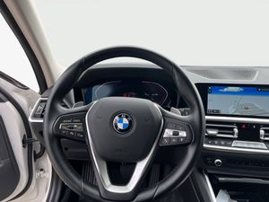 BMW 320d xDrive Touring Sport Line Head-Up DAB LED