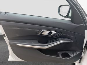 BMW 320d xDrive Touring Sport Line Head-Up DAB LED