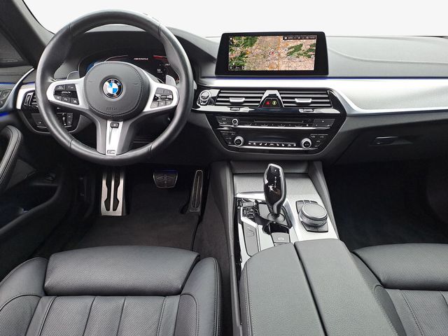 BMW M550d xDrive Touring Ferngesteuertes Parken DAB